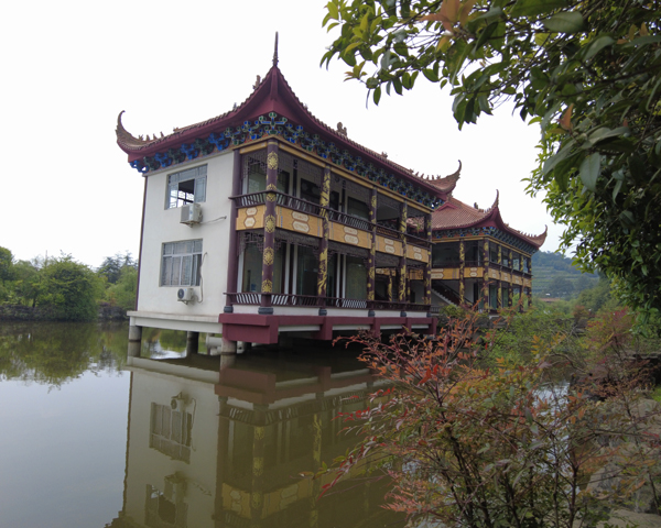 蒲江九仙山法华寺红枫湖畔红枫艺术陵园